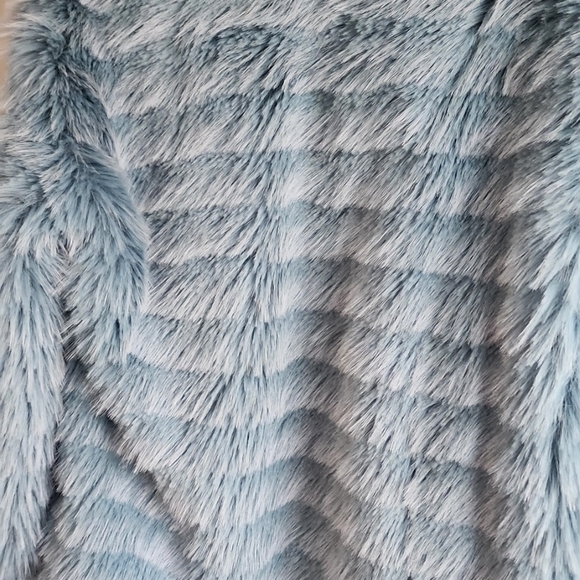 Women's Faux Fur Blue Ice Jacket - Picture 8 of 8